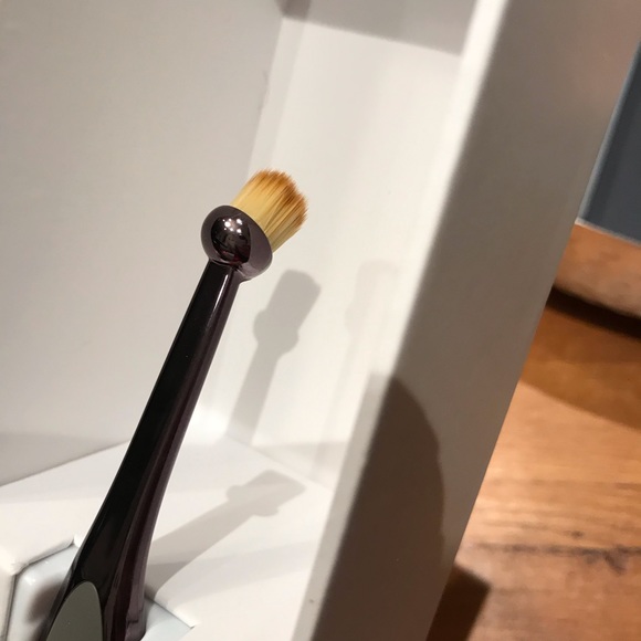 New Artís Elite Collection Smoke Makeup Brushes - Picture 5 of 5